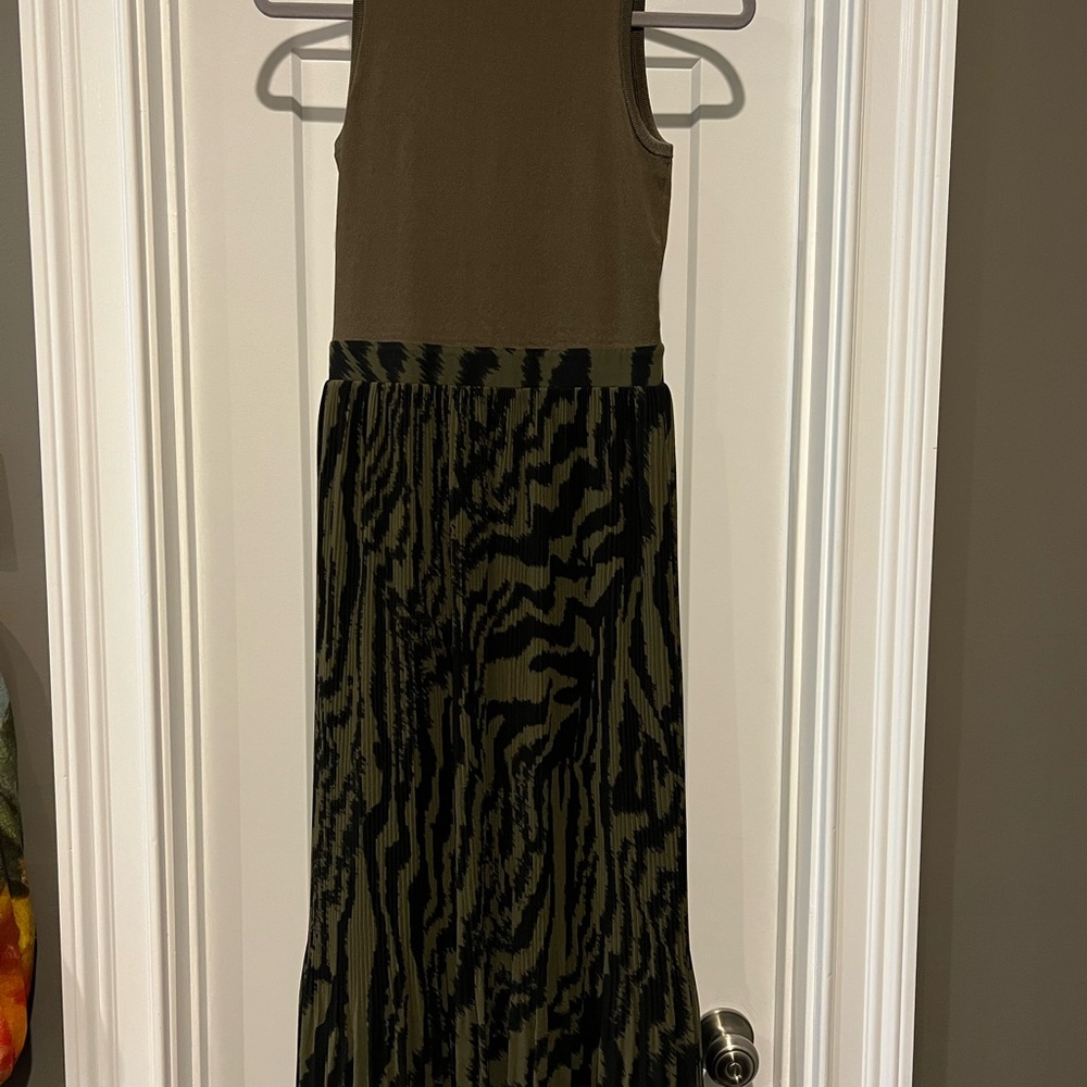 Ted Baker Green and Black Sheath Dress Sleeveless Scoop Neck